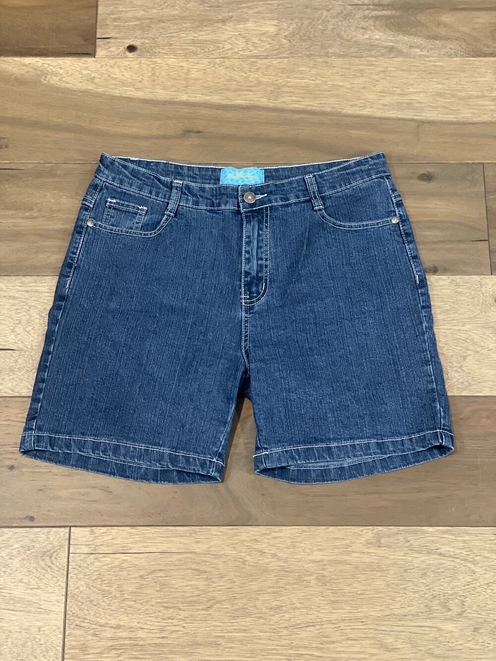Jeanbay Denim Shorts Metallic Thread Gemstone Back Pockets Cotton Blend Size 10